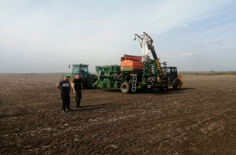 Попри військові дії аграрії Донеччини сіють озимі під урожай 2025 року