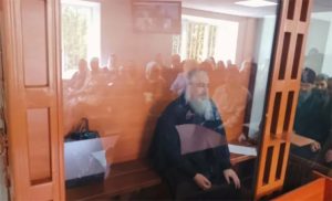 Священик-зрадник скаржиться на здоров’я та відмовляється їхати на суд до Слов’янська