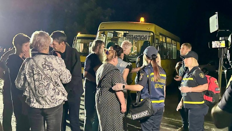 Евакуація з Донеччини: 60 переселенців прибули на Кіровоградщину новим маршрутом — що чекає на них у новому місці