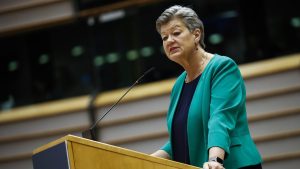 ЄС не повертатиме примусово чоловіків призовного віку до України