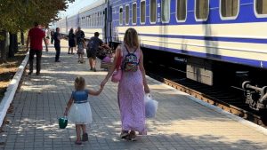 Евакуація на Буковину: коли найближчий рейс та на що можуть розраховувати переселенці