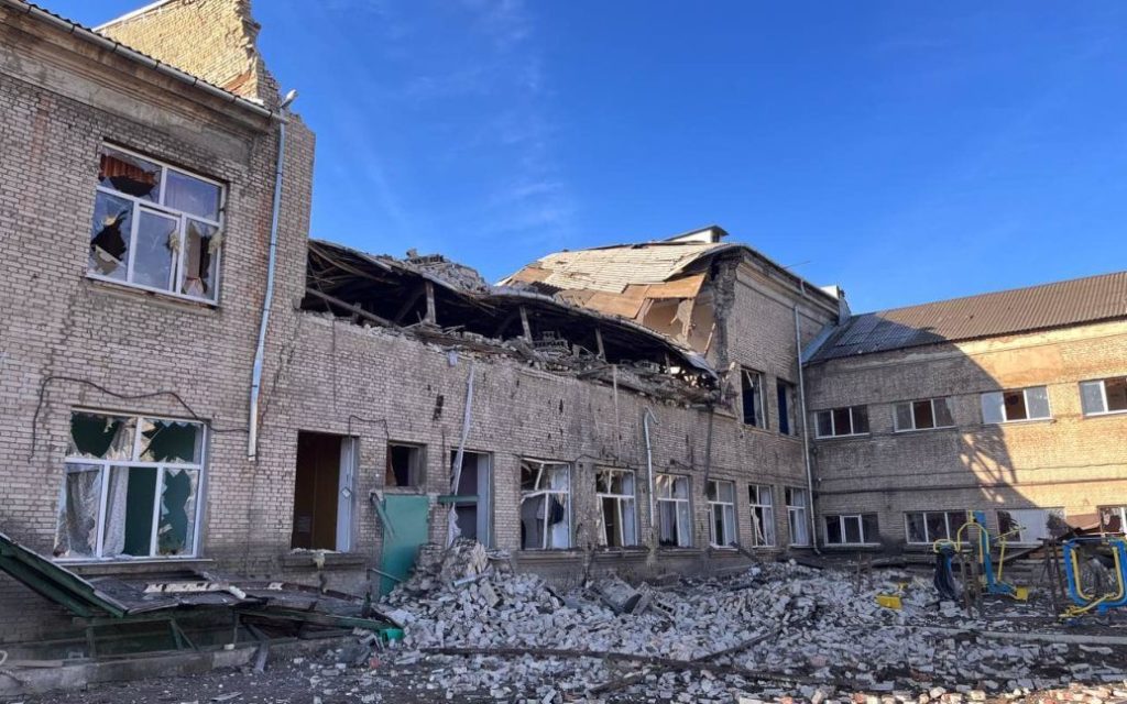 У Донецькій області призупинили діяльність 19 закладів освіти через війну