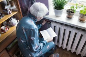 Як не втратити субсидію, якщо член сім’ї за кордоном