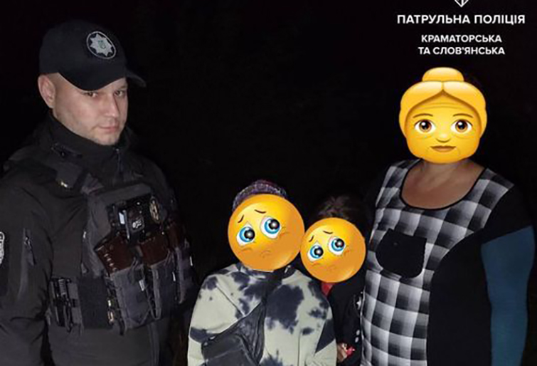 Патрульні поліцейські повернули додому двох дітей, які блукали вечірнім містом