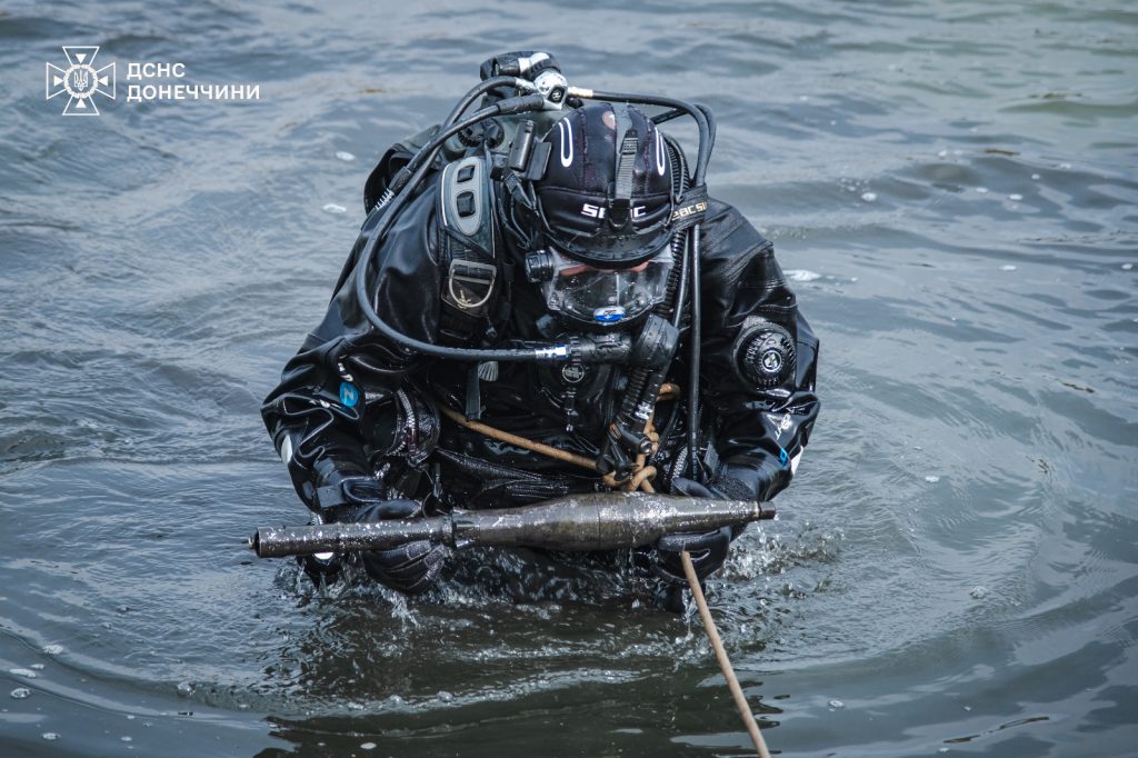У водоймі Донеччини виявили постріли до гранатометів (фото)