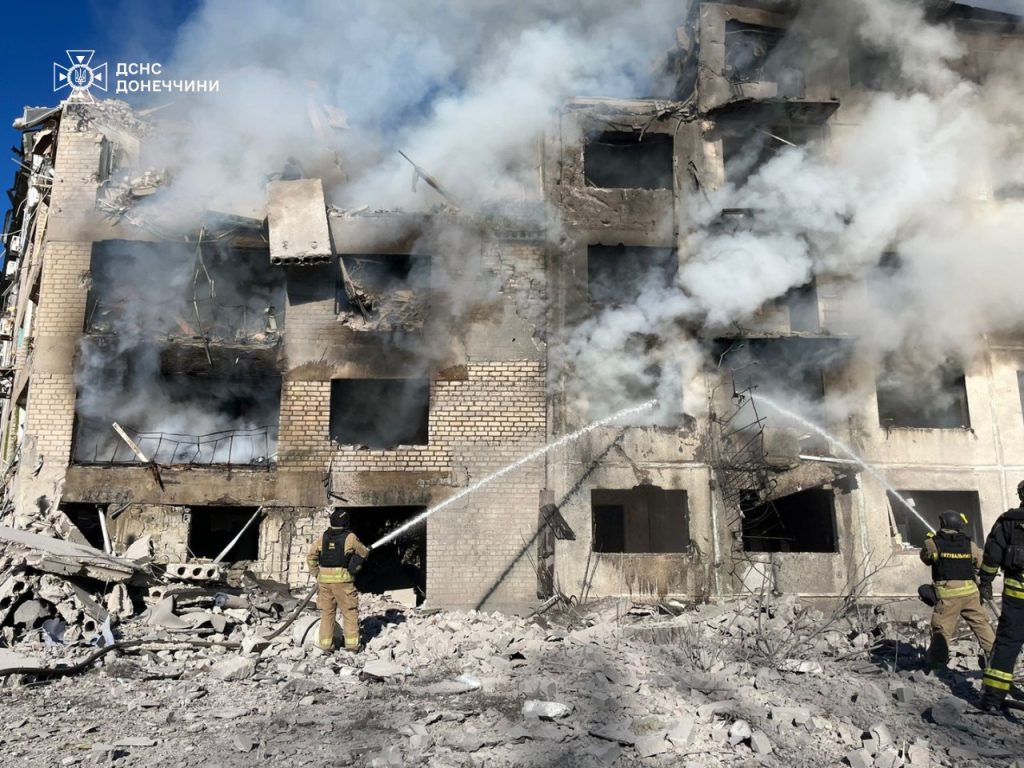 Мирноград: рятувальники ліквідували пожежу після російського обстрілу