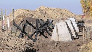 Уряд схвалив законопроєкт, що позбавляє права на землю задля будівництва фортифікацій