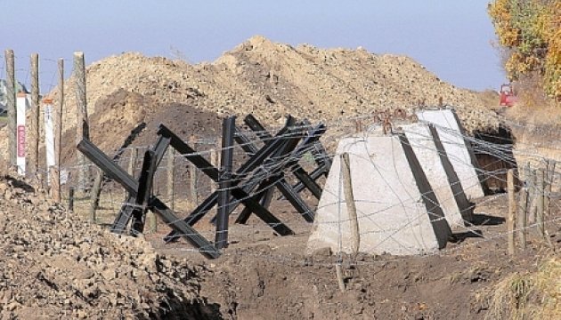 Уряд схвалив законопроєкт, що позбавляє права на землю задля будівництва фортифікацій