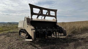 На будь-якій ділянці. Як працює німецька безпілотна машина розмінування GSC-200 в Донецькій області
