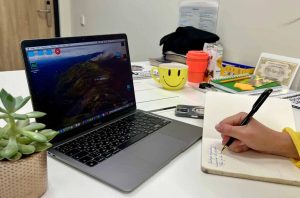 Для учнів зі Слов’янська хочуть купити 131 ноутбук: скільки заплатять та хто зможе отримати техніку