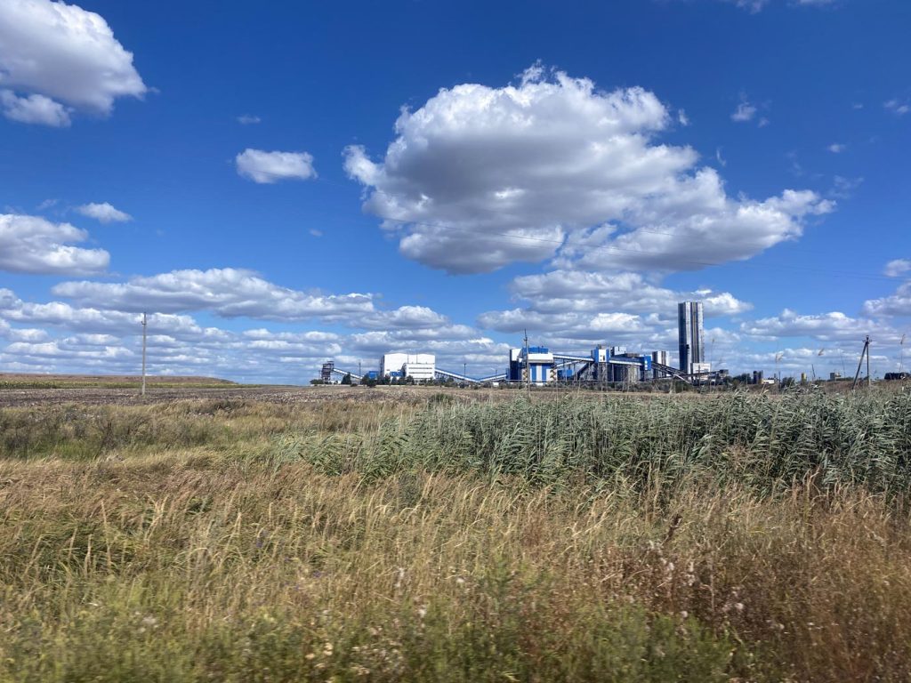 Остання фортеця вуглепрому на Донеччині. Чому люди залишаються працювати попри небезпеку