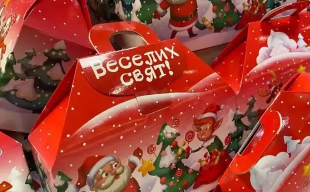 Майже 3 мільйони гривень на цукерки: для дітей з Бахмутської та Краматорської громад замовлять новорічні подарунки