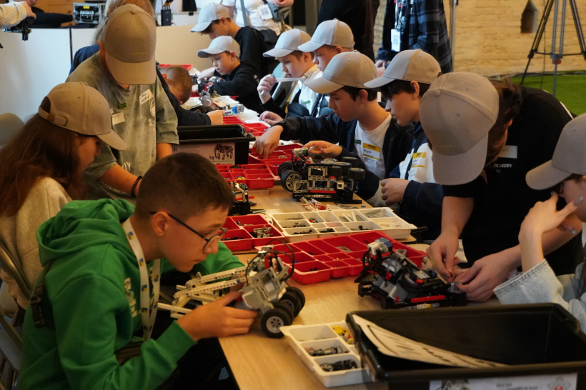 Команди з Донеччини приїхали до Києва на фестиваль з робототехніки «RoboSmartVictory»