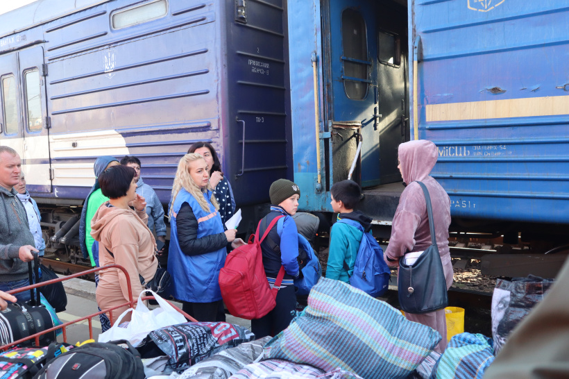 До Закарпатської та Київської областей евакуювали 49 жителів Донеччини, 25 з них — діти