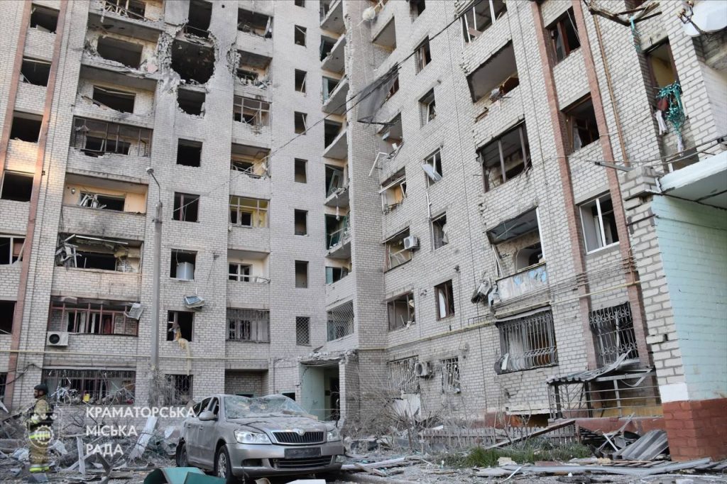 У Краматорську обмежать вхід до одного з під’їздів будинку, пошкодженого рашистами