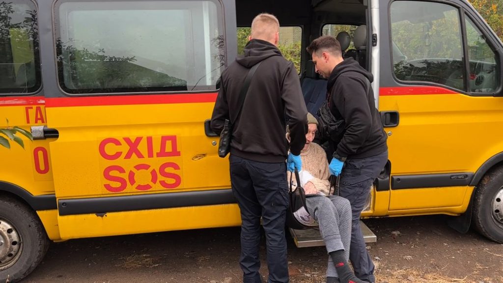 Темпи евакуації з Донеччини знизились: у “Схід SOS” пояснили причину