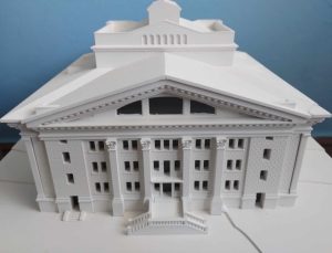 Донецький обласний краєзнавчий музей отримав унікальний макет маріупольського Драмтеатру