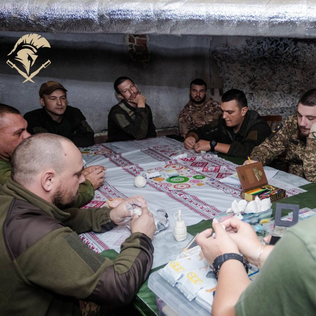 Військові 18-ї Слов’янської бригади створювали з глини обереги та позбувалися негативних емоцій (фото)