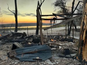 У Пісках-Радьківських згоріло 1100 будинків, четверо людей загинули в полум’ї (фото, відео)