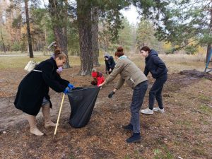 У Національному парку “Святі Гори” пройшла акція “Побачив – Прибери”