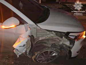 Патрульні склали протоколи на водія, який маючи ознаки спʼяніння, вчинив ДТП