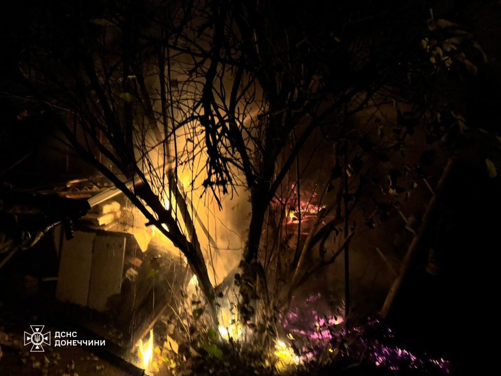 Минулої доби рятувальники ліквідували дві пожежі, одна з яких стала наслідком ворожого обстрілу у Слов’янську