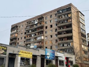 Обстріли Донеччини: пошкоджено будинки, поранено людей, евакуйовано 313 осіб