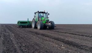 Аграрії Донеччини продовжують сіяти в умовах війни