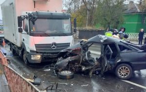 ДТП у Краматорську: два легкових автомобілі зіштовхнулися з вантажним, є загибла та постраждалий