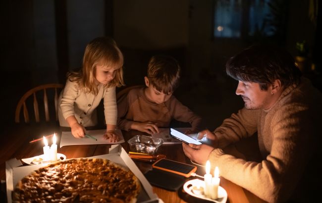 Натисни щоб дізнатись більше про: Взимку світло в Україні можуть вимикати по 4-6 годин на добу, – експерт