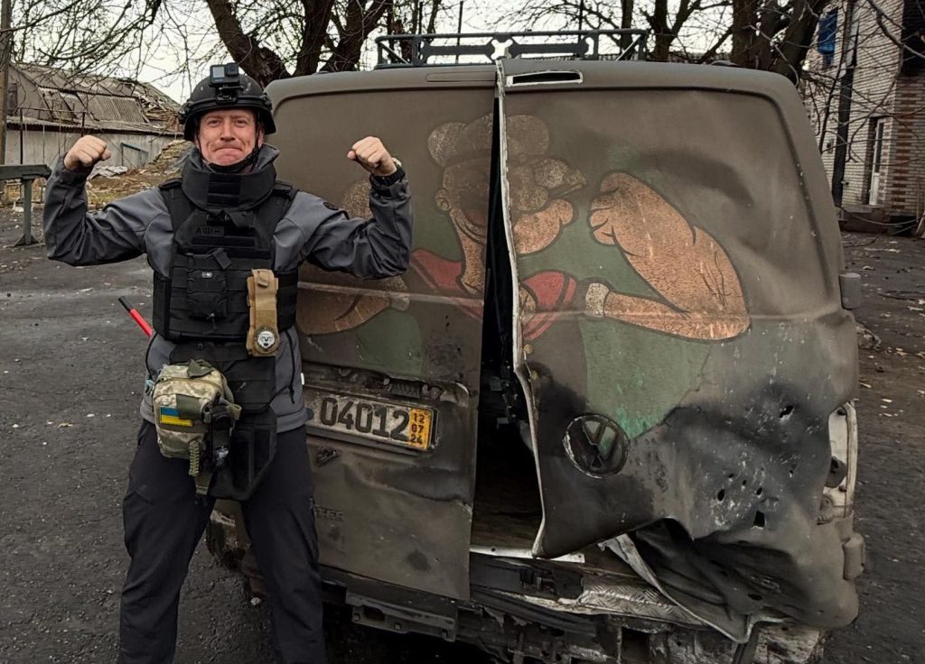 Бус волонтера, який їхав на евакуацію дітей із Великої Новосілки, атакував російський дрон