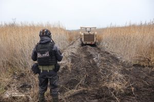Розмінування полів поблизу села Долина: піротехніки ДСНС Донеччини рятують аграріїв від вибухонебезпечних предметів