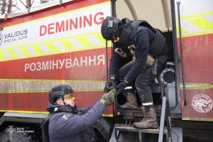 Піротехніки ДСНС знищили гранату Ф-1 біля села Щурове