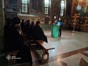 Рятувальники провели інструктажі з представниками духовенства у Краматорському районі напередодні Різдвяних та Новорічних та свят