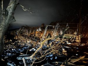 У Словʼянську знову обстріляли: троє поранених, зруйновані будинки (відео)