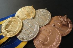 Видатні спортсмени та тренер отримають грошову винагороду: хто саме та за які досягнення