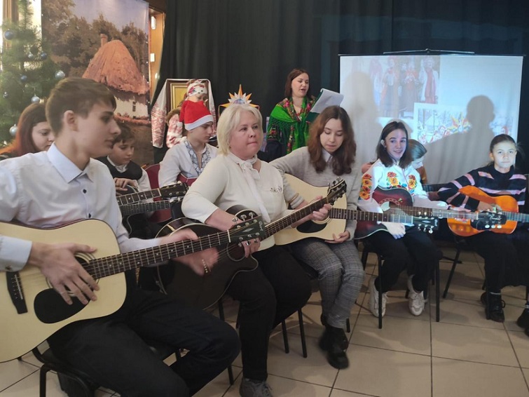 На заході у Святогірську дітей знайомили з традиціями Донеччини та Поділля