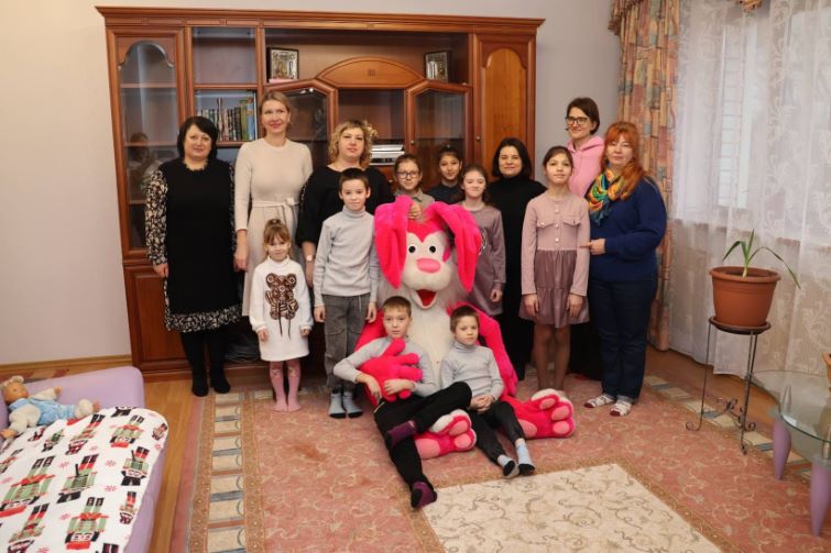 Для 12 дитячих будинків сімейного типу з Донеччини придбали житло в інших регіонах