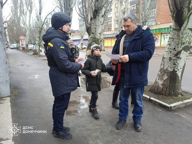 У Слов’янську та Краматорську рятувальники нагадали громадянам правила пожежної безпеки в побуті