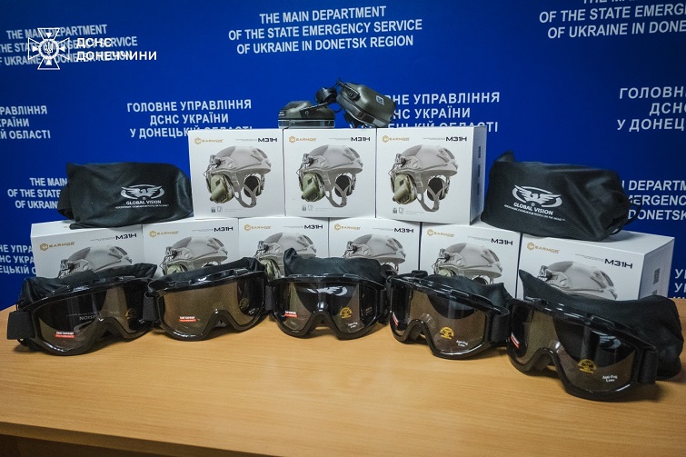 Рятувальники Донеччини отримали захисне спорядження від Благодійної організації “Міжнародний благодійний фонд “Нова Юкрейн”