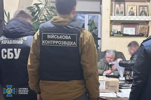 СБУ затримала головного психіатра ЗСУ, якого війна збагатила на понад 1 млн доларів США