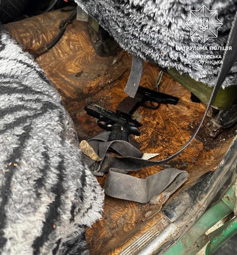 Поліція по гарячих слідах виявила чоловіків, причетних до грабежу одного з магазинів Краматорська