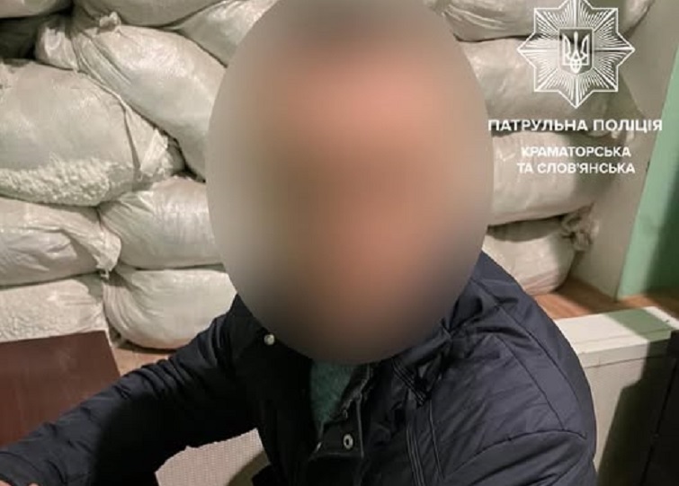 У Краматорську затримали чоловіка, який побив дружину битою