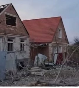 Рашисти вдарили по Черевківці у Словʼянську, поранено чотирьох людей, серед них – дворічний хлопчик