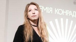 Книгу української письменниці Вікторії Амеліної, яка загинула від поранення внаслідок обстрілу Краматорська у червні 2023 року внесли до 40 найзахопливіших книг, які варто прочитати у 2025 році