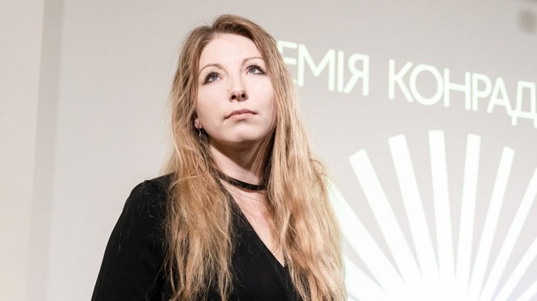 Книгу української письменниці Вікторії Амеліної, яка загинула від поранення внаслідок обстрілу Краматорська у червні 2023 року внесли до 40 найзахопливіших книг, які варто прочитати у 2025 році