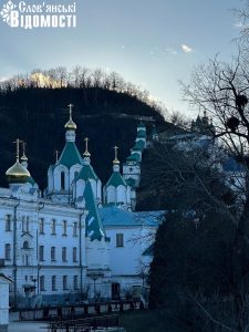 Як виглядає Святогірська Лавра у новорічно-різдвяні дні (фоторепортаж)