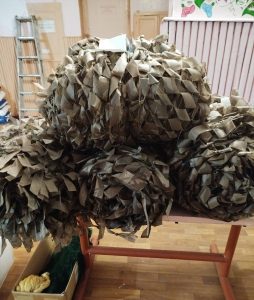 Шість з половиною квадратних кілометрів маскувального полотна сплели у волонтерському центрі Олександрівської громади