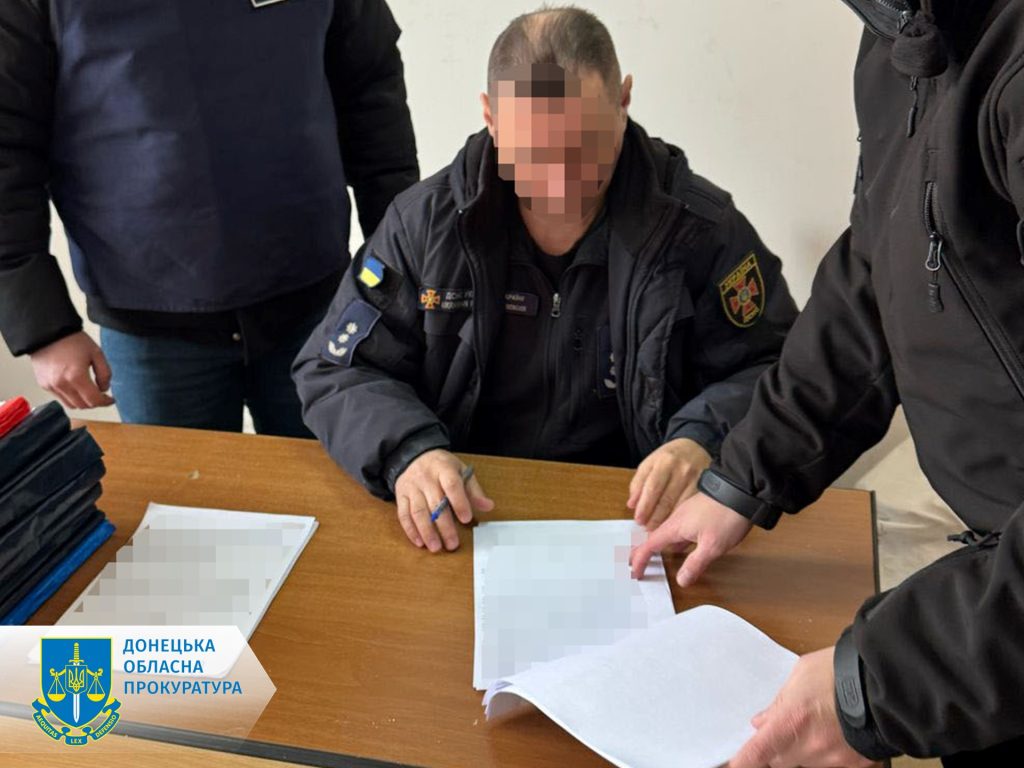 Нарахував відсутньому на службі рятувальнику близько 1,1 млн грн зарплати – повідомлено про підозру посадовцю ДСНС