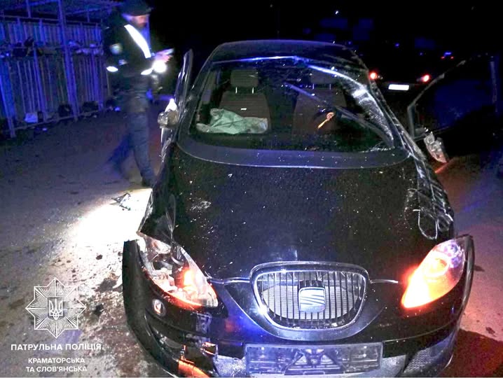 Водій з ознаками сп’яніння не впорався з керуванням та зніс ліхтарні стовпи у Краматорську